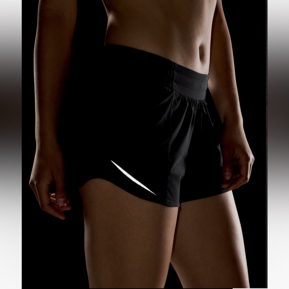Lululemon Hotty Hot LR Short 4” lined - Picture 5 of 9